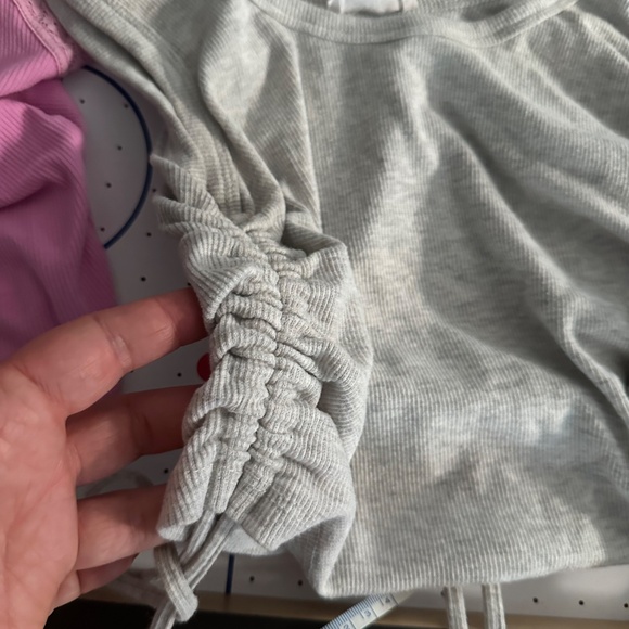 2 cropped tank tops - Picture 3 of 6